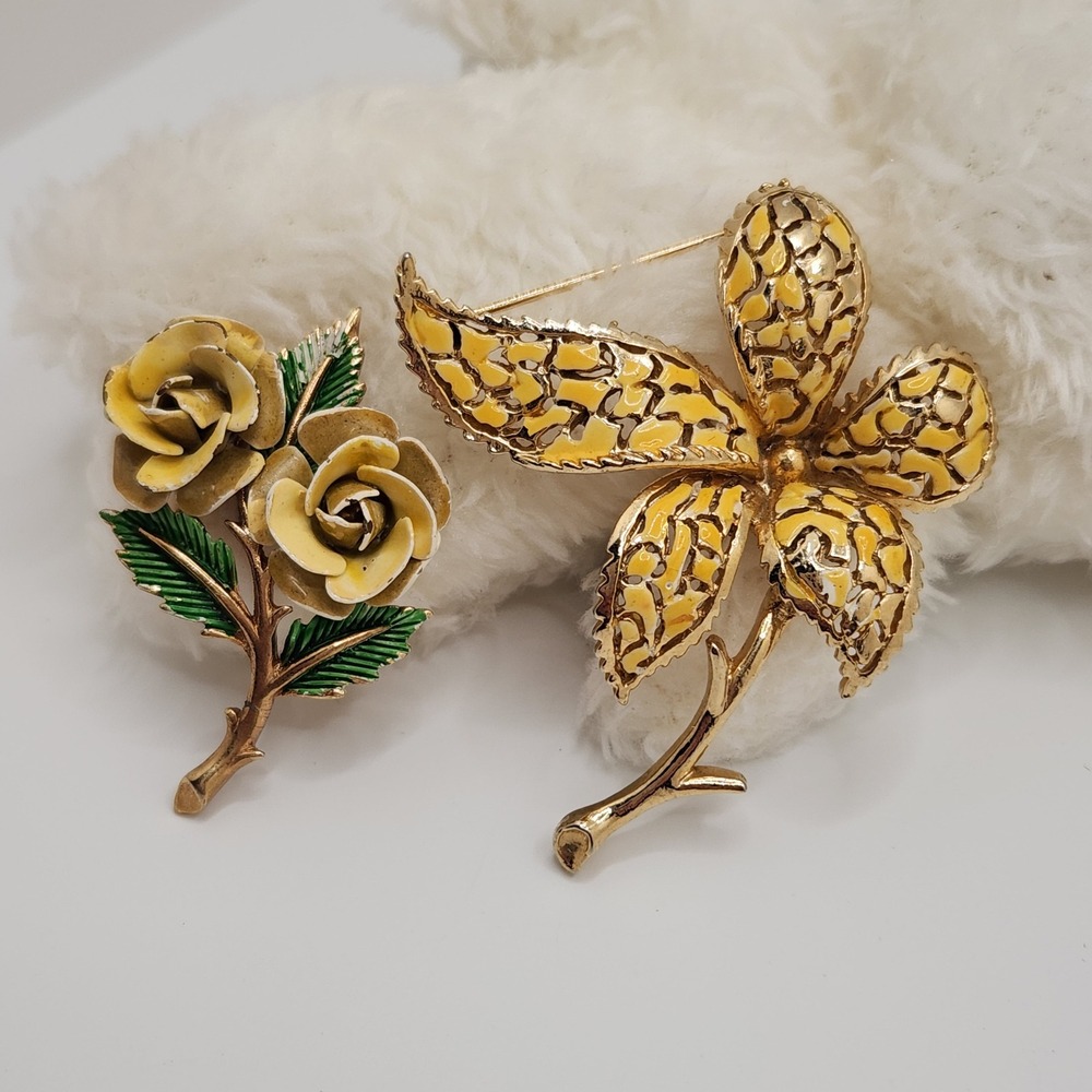 Vintage Crown Trifari Yellow Enamel Rose Floral Brooch Pin Set‎ Garden Party